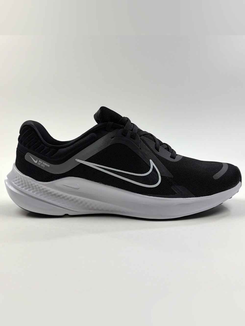 Nike Quest 5 Black White Mens Size 8 Shoes Sneakers Athletic Running DD0204-001